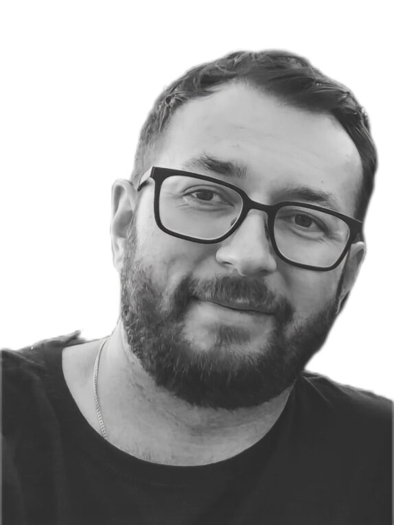 Piotr Kwiatkowski - inżynier i współzałożyciel NeuroArchitektów (studio projektowania wnętrz terapeutycznych) – neuroarchitektura, psychologia przestrzeni, biophilic design. Oferta: pokoje dla dzieci neuroróżnorodnych (autyzm, zaburzenia si, adhd) i z niepełnosprawnościami oraz wnętrza gabinetów i placówek terapeutyczno-edukacyjnych (szkoły i przedszkola specjalne, przychodnie i gabinety lekarskie, sale do si, sale rehabilitacyjne).